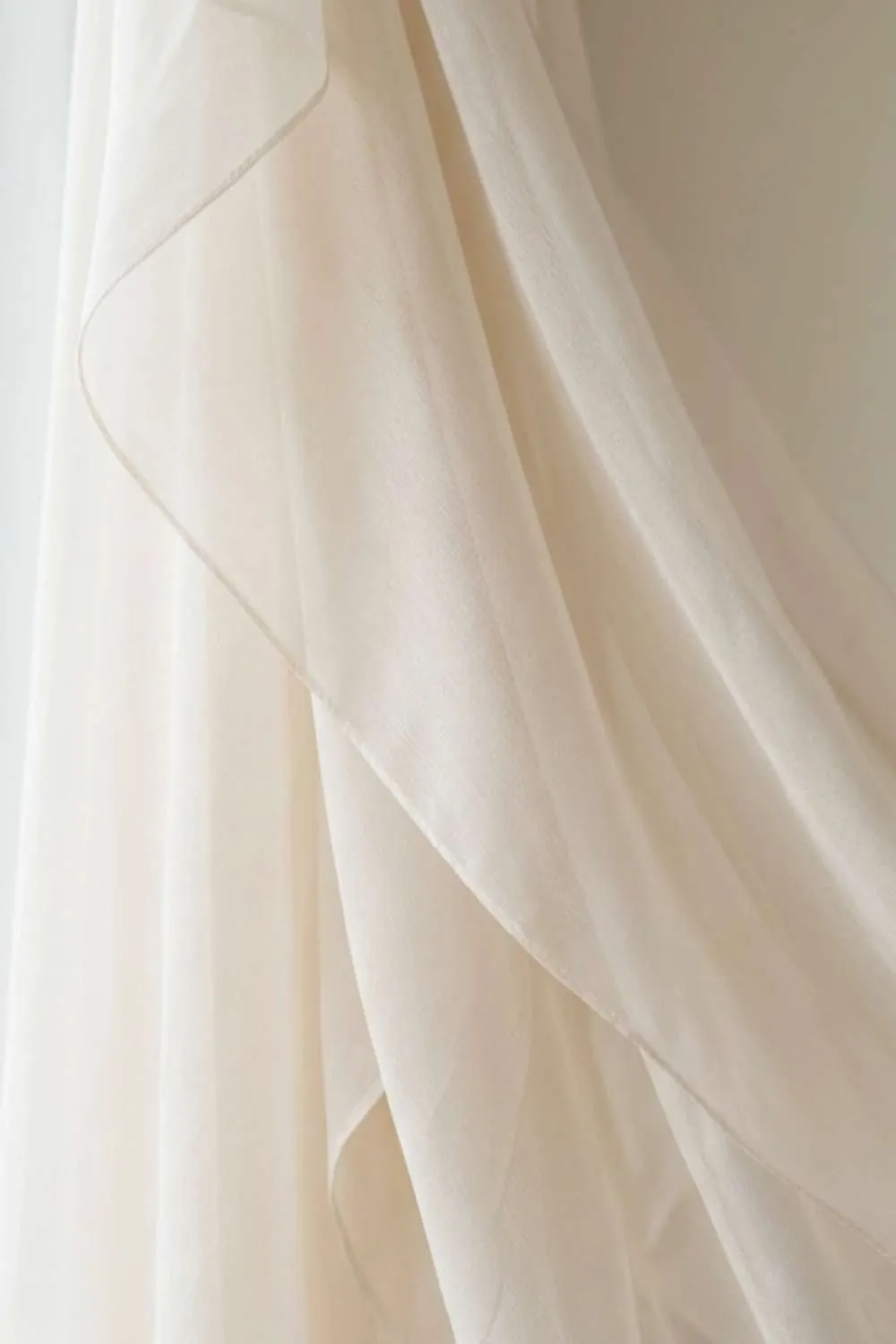 Chiffon fabric — sheer lightweight woven textile for eveningwear and blouses
