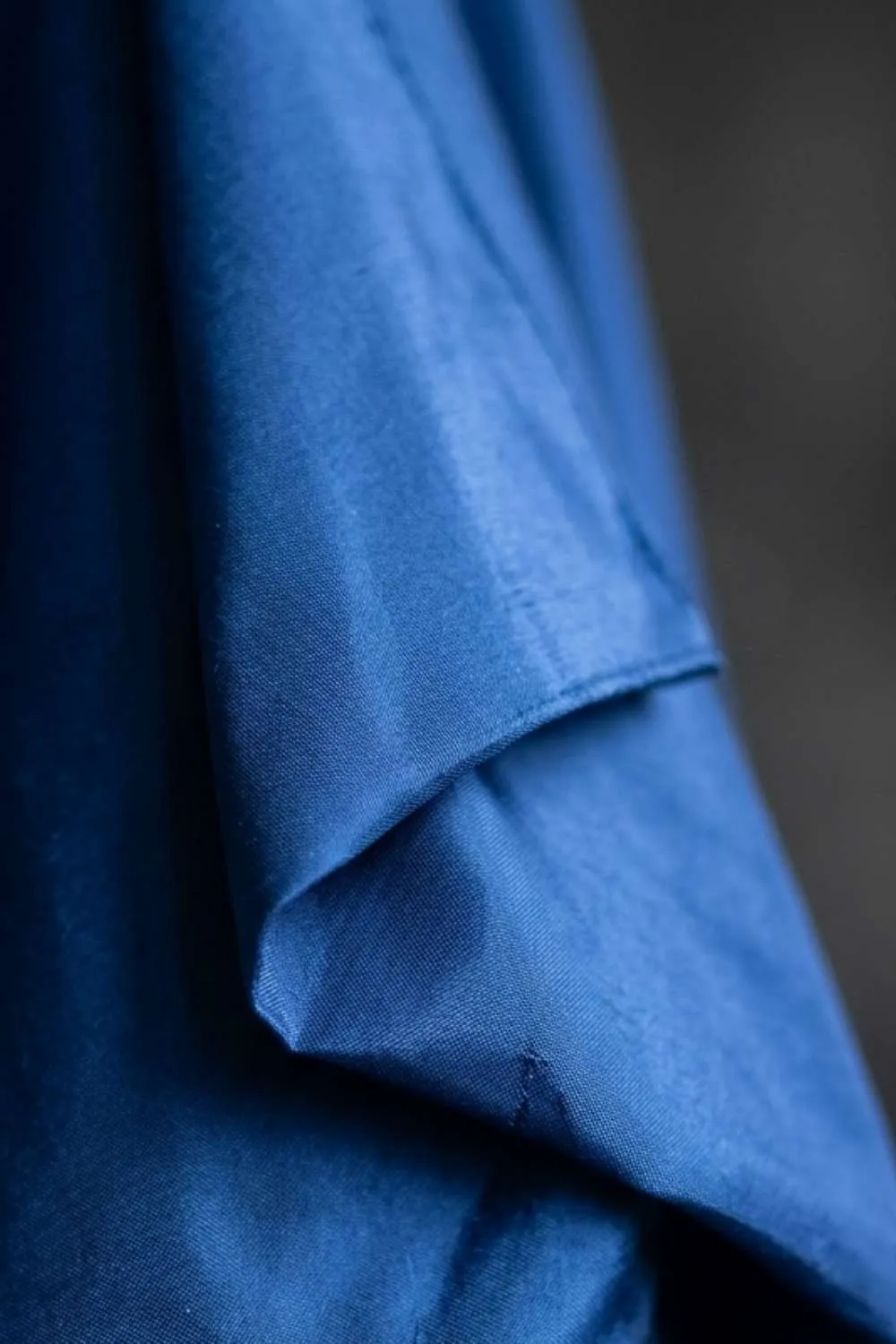 Taffeta fabric — crisp structured woven textile for formal dresses and linings