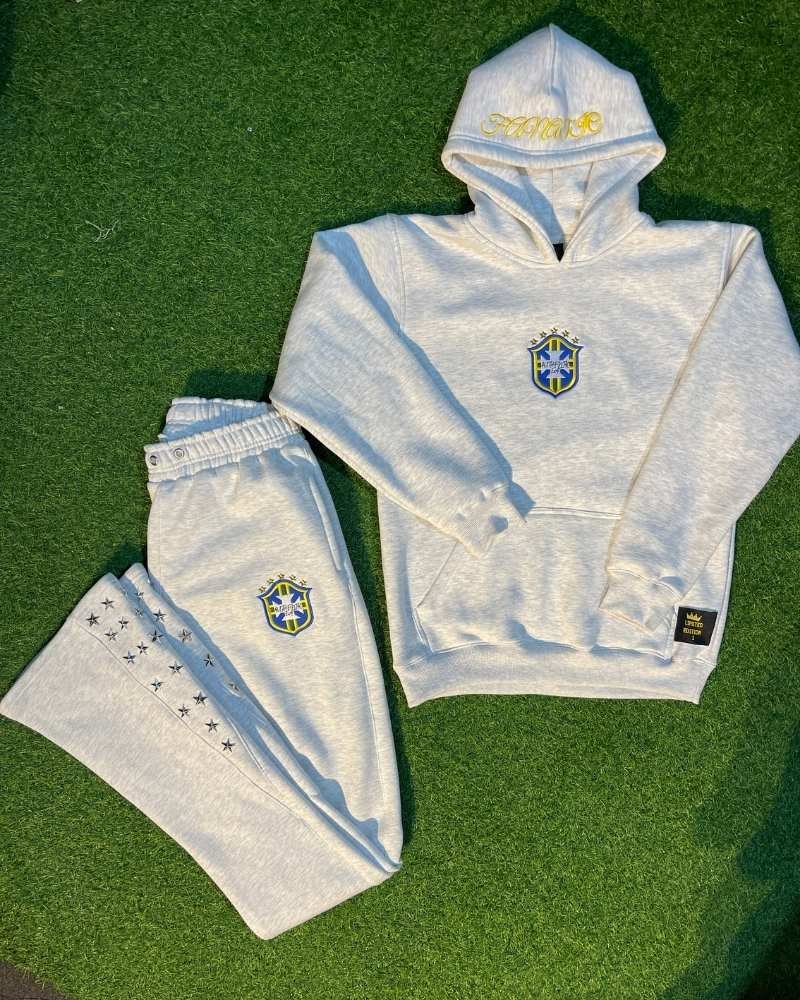 Custom tracksuit set in polyester spandex for a fitness brand